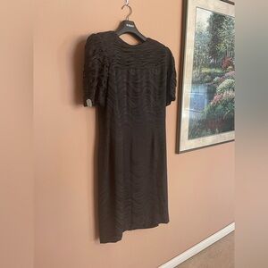Vantage Silk Elegant Black Wave Pattern Short Sleeve Dress